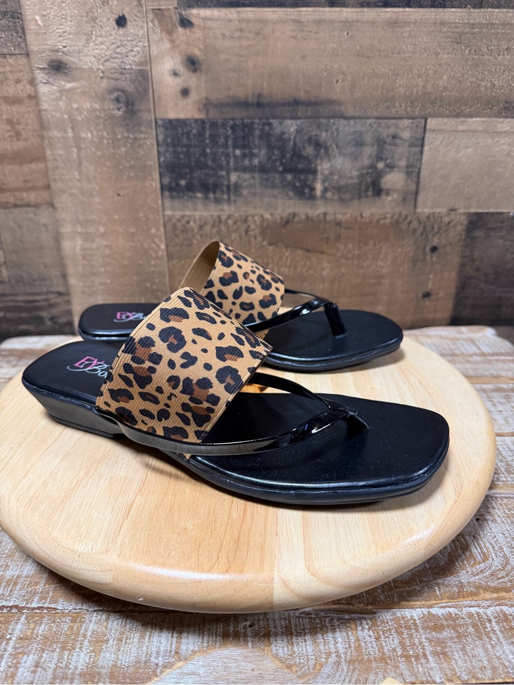 EY Boutique Women’s Leopard Print Thong Sandals Size 9M Black Low Heel NWOB